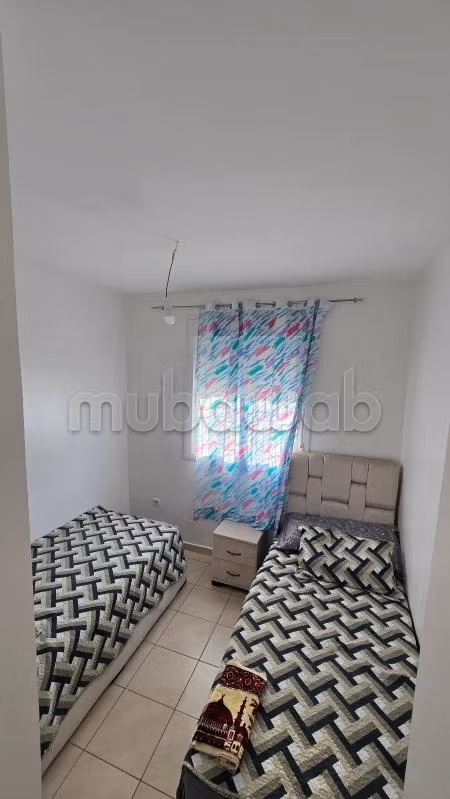 Très bel appartement en location à M'Diq. 2 chambres agréables. Salon traditionnel marocain, résidence sécurisée