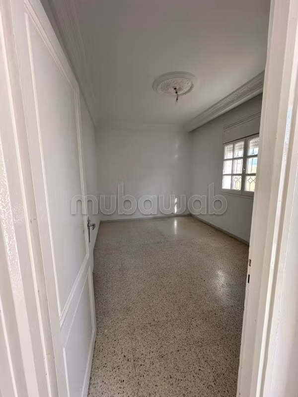 Maison à acheter à El Manar 
3.4 chambres. Système de parabole et résidence sécurisée