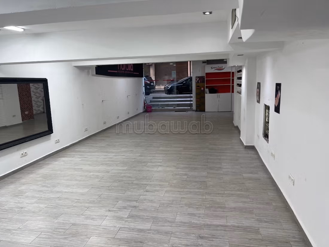 Local comercial premium de 216 m2, cerca del blv AnfA,