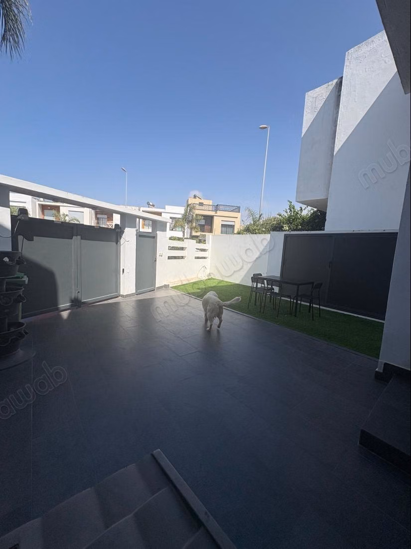 Well-sunny villa