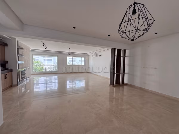Bellissimo appartamento in affitto a Riyad. 3 belle camere. Servizio di portineria disponibile, sistema di aria condizionata.