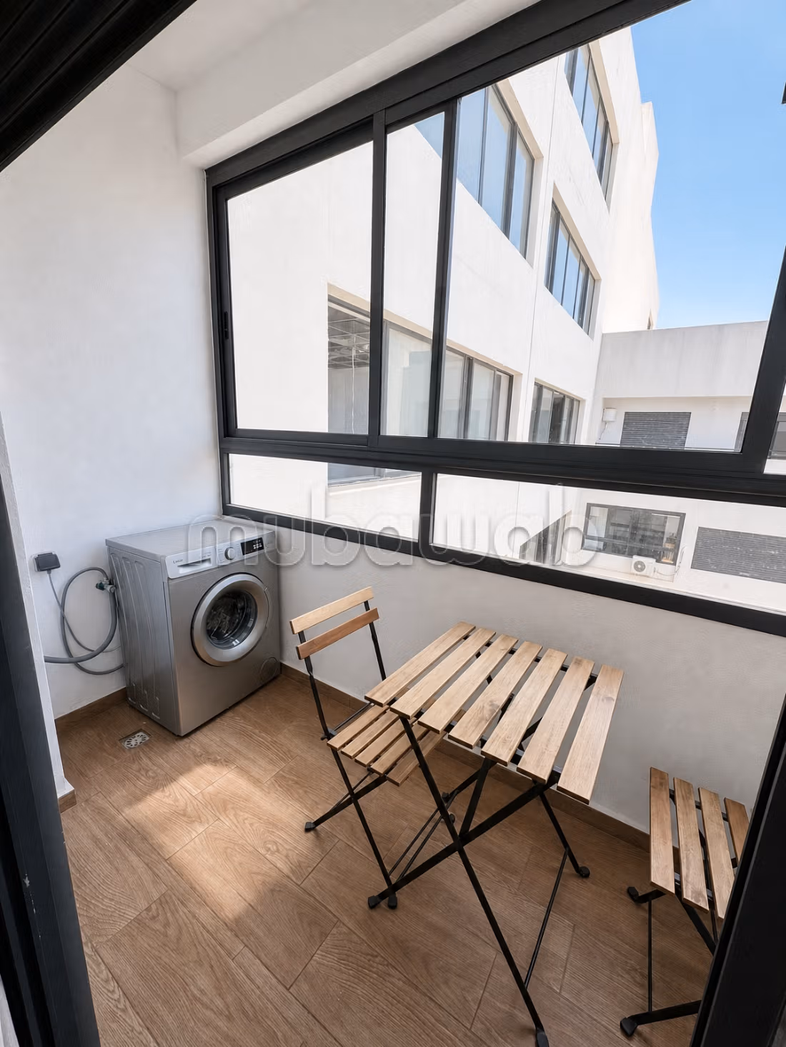 Location d'un appartement à Roches Noires. 
1 chambre. 
Meublé — 6
