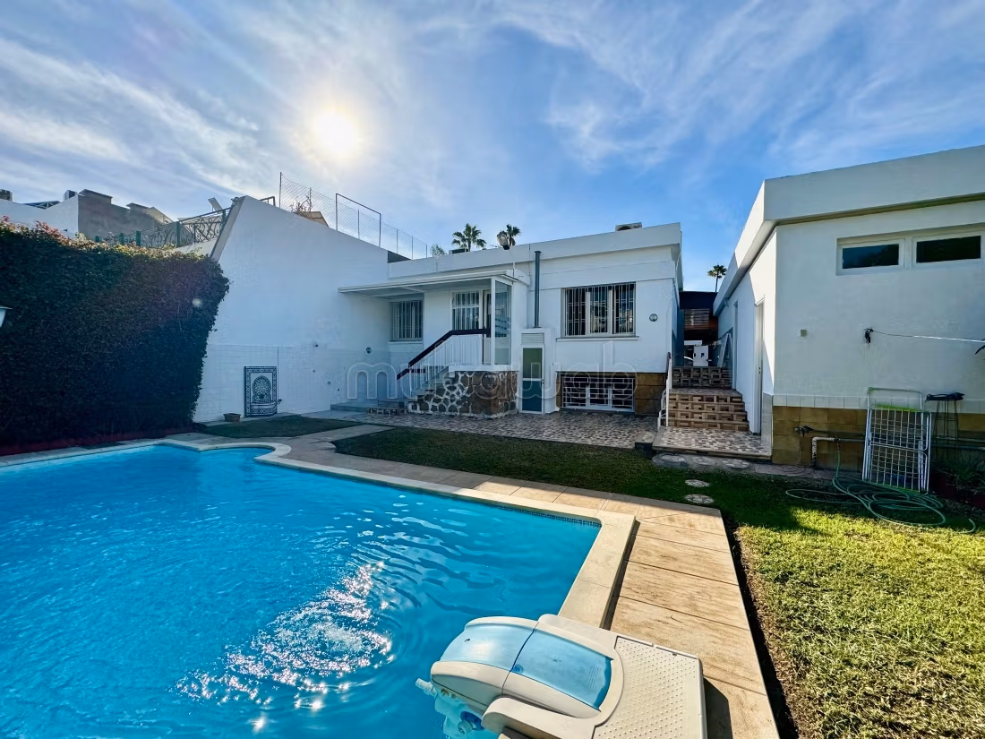 Oasis: 4 bedroom villa / 554 m2 plot / swimming pool