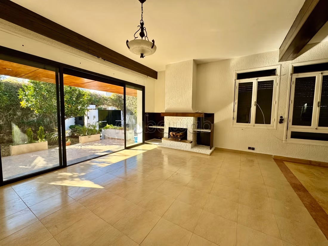 Oasis: 4 bedroom villa / 554 m2 plot / swimming pool