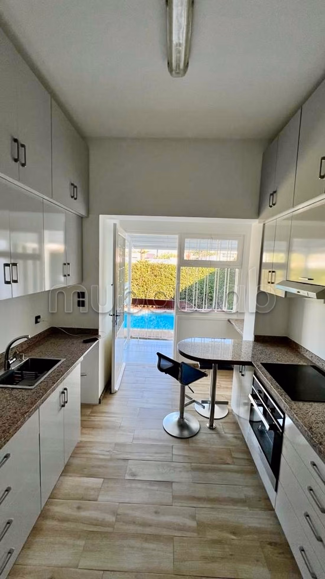 Oasis: 4 bedroom villa / 554 m2 plot / swimming pool