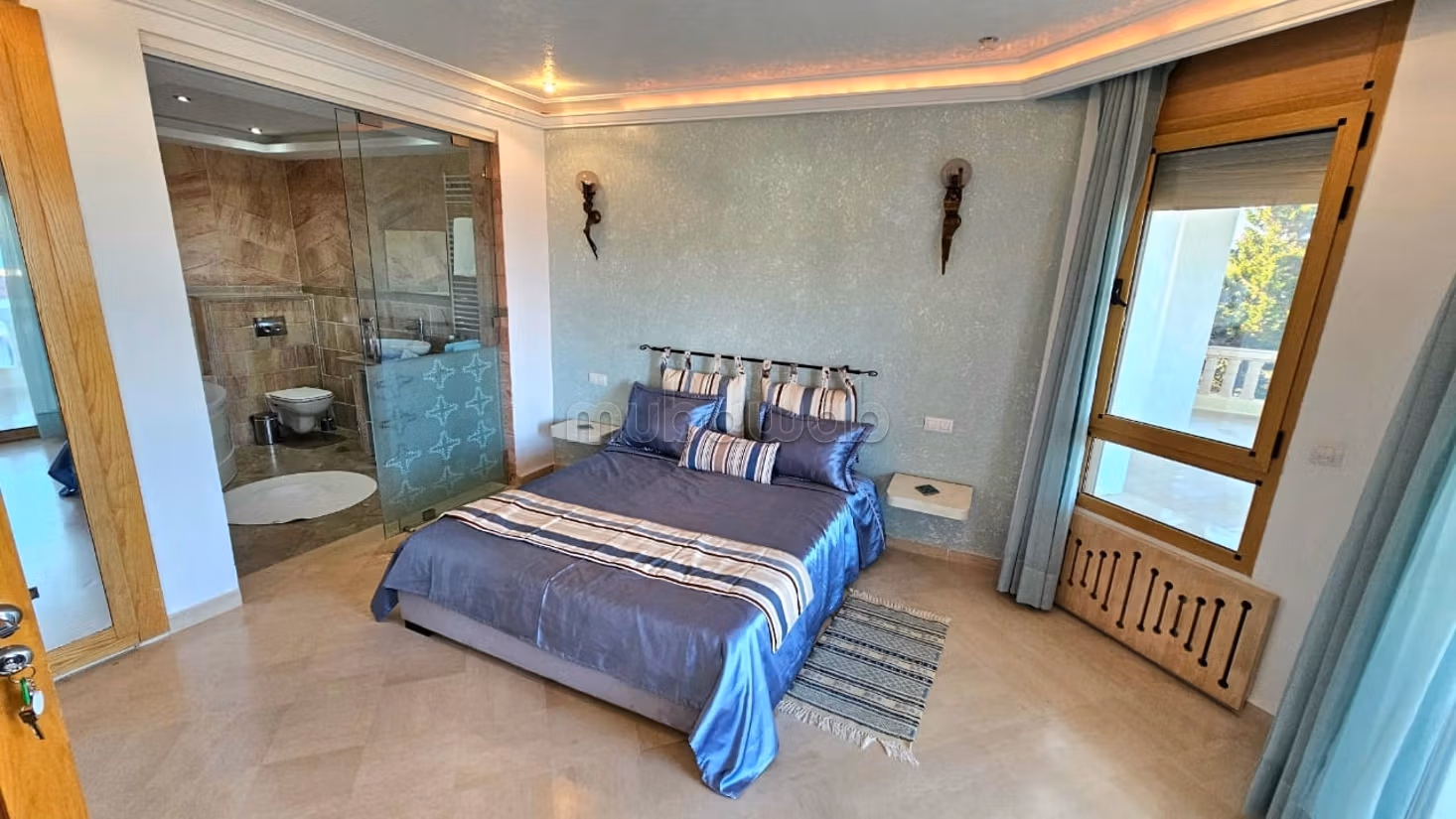 Splendide villa à vendre à La Grotte. 10 chambres. Meublé