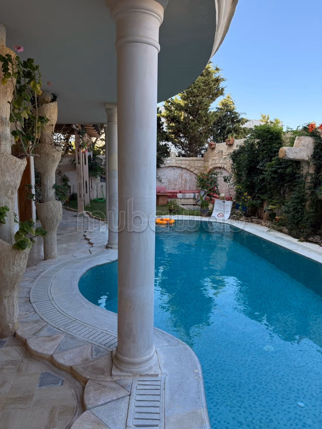 Splendide villa à vendre à La Grotte. 10 chambres. Meublé