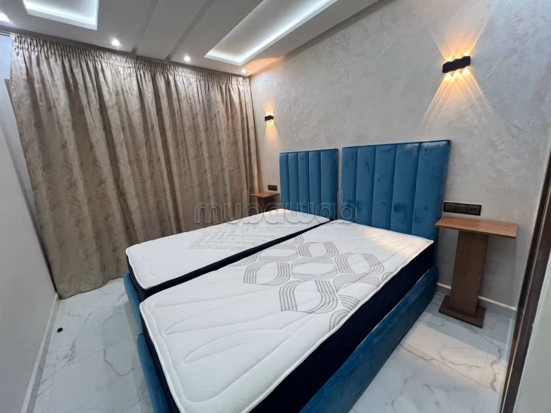 Superbe appartement à louer à Camp Al Ghoul.
Superficie 93 m².
Bien meublé — 4