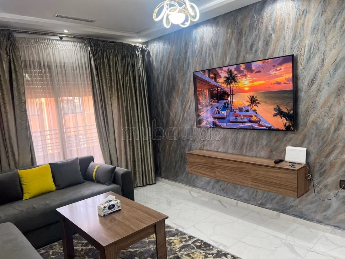 Superbe appartement à louer à Camp Al Ghoul.
Superficie 93 m².
Bien meublé — 5
