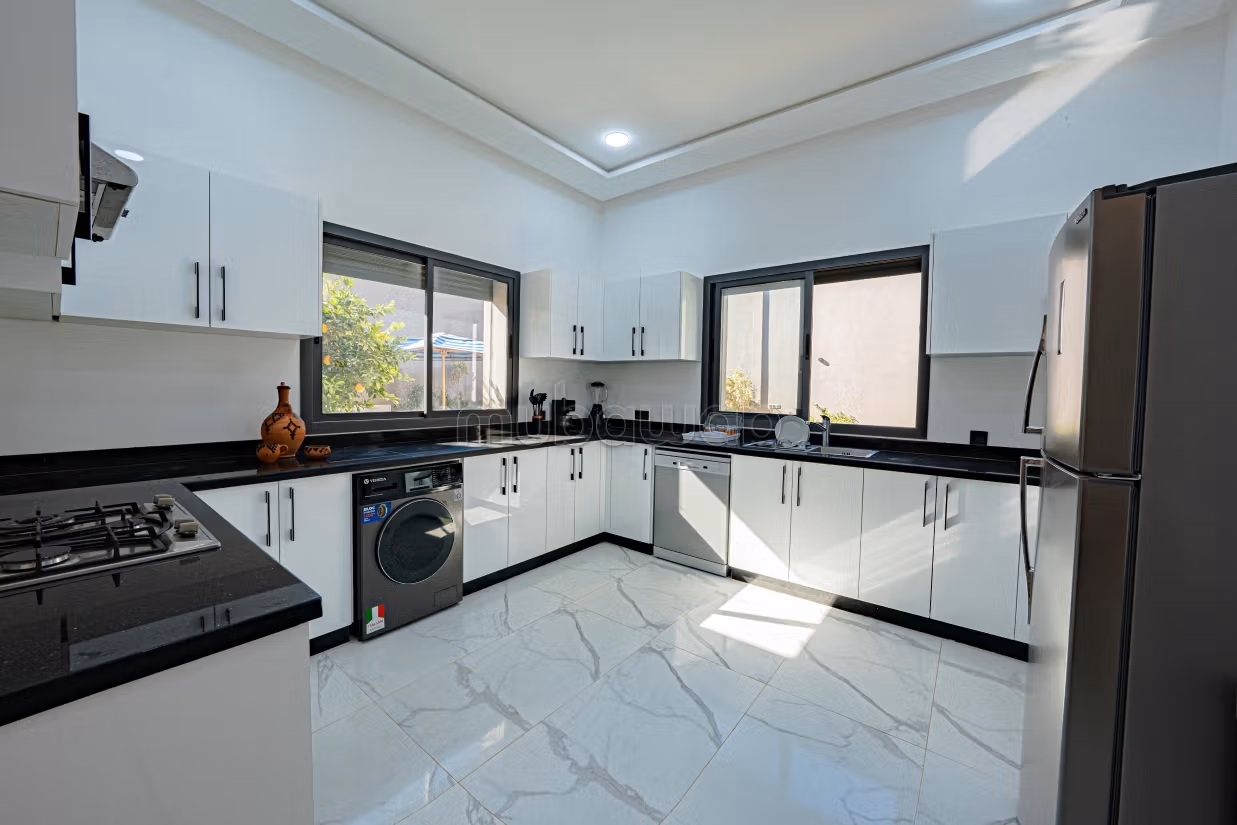 Mooie villa te koop tussen de rivieren. 5 kamers. Gemeubileerd