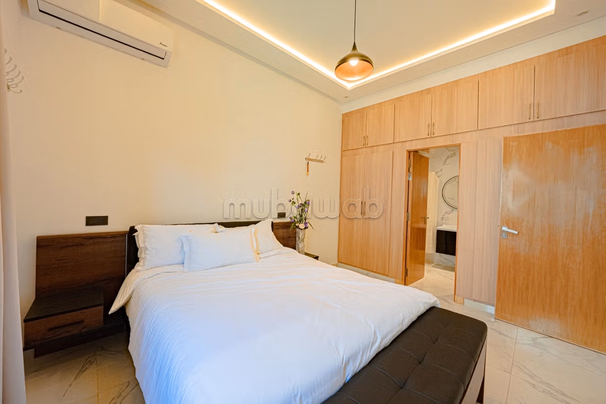 Mooie villa te koop tussen de rivieren. 5 kamers. Gemeubileerd