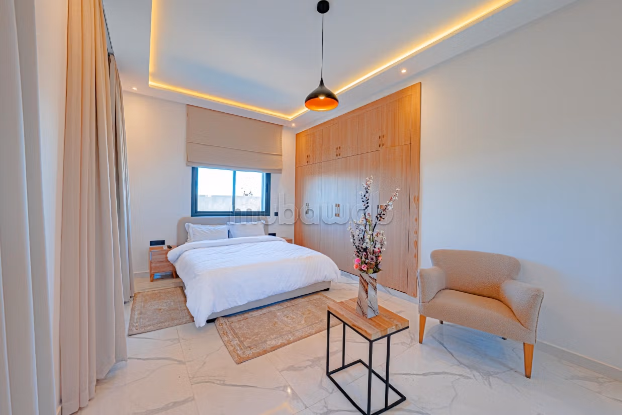 Mooie villa te koop tussen de rivieren. 5 kamers. Gemeubileerd