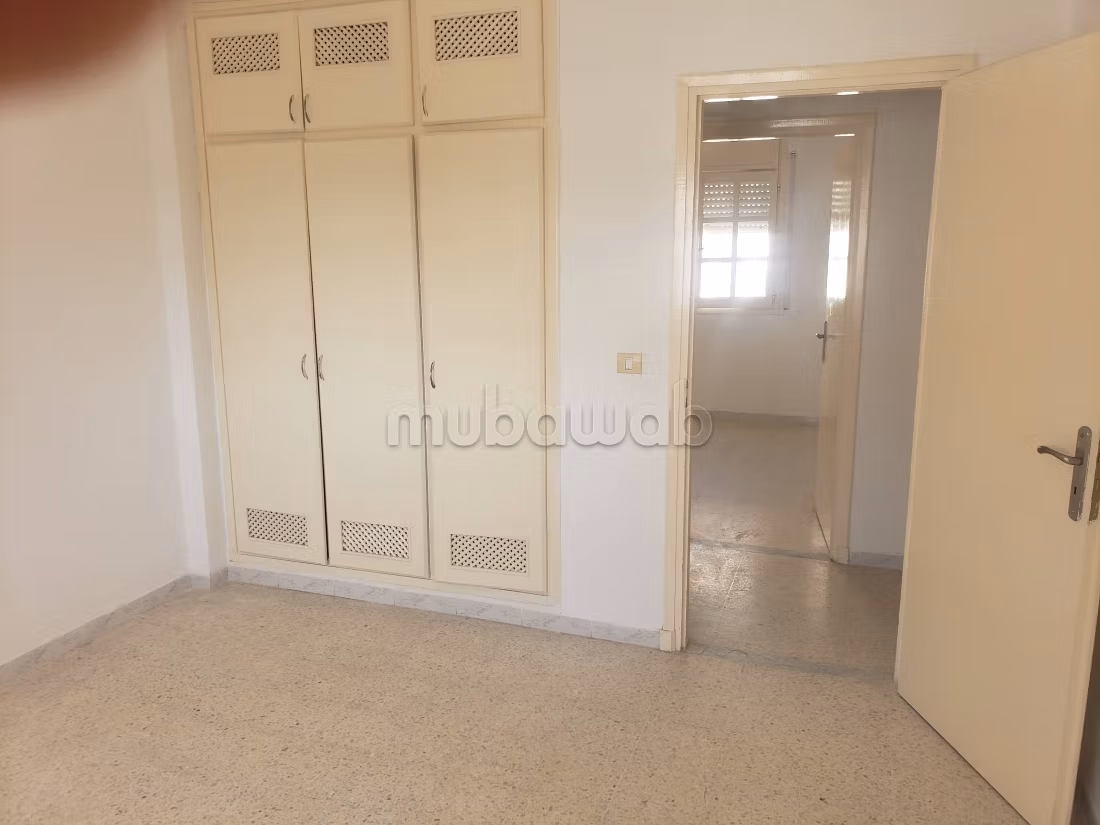 Appart en parfait état salon et deux chambres
