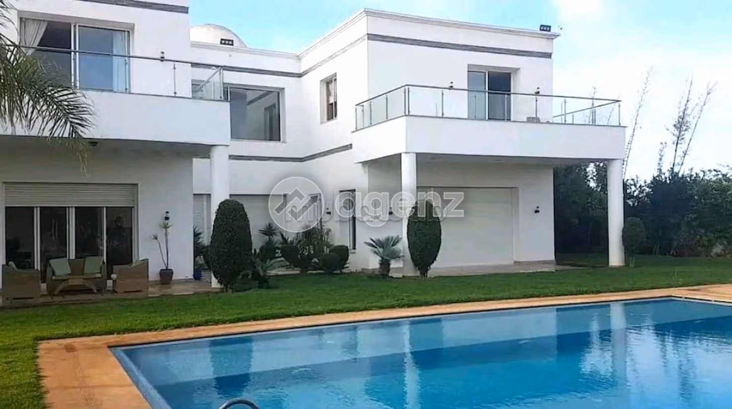 Villa di lusso in vendita. 5 camere. Terrazzo e giardino