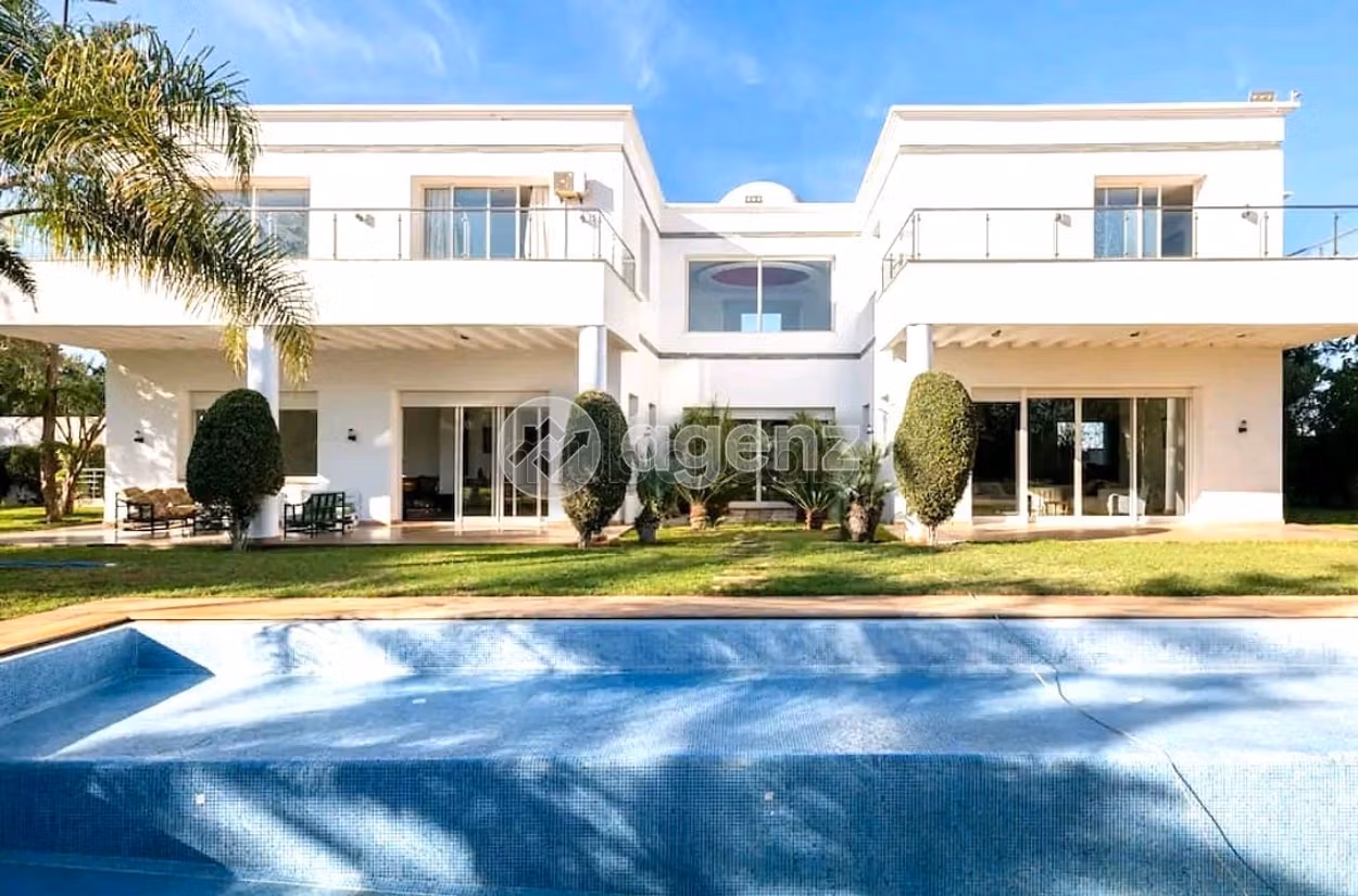 Villa di lusso in vendita. 5 camere. Terrazzo e giardino