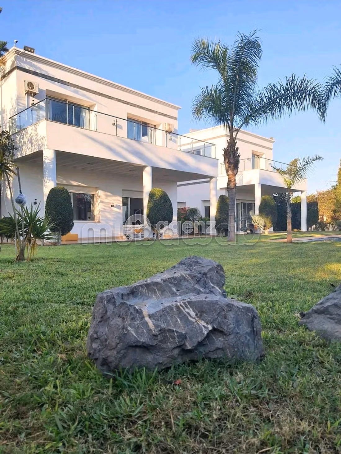 Villa di lusso in vendita. 5 camere. Terrazzo e giardino