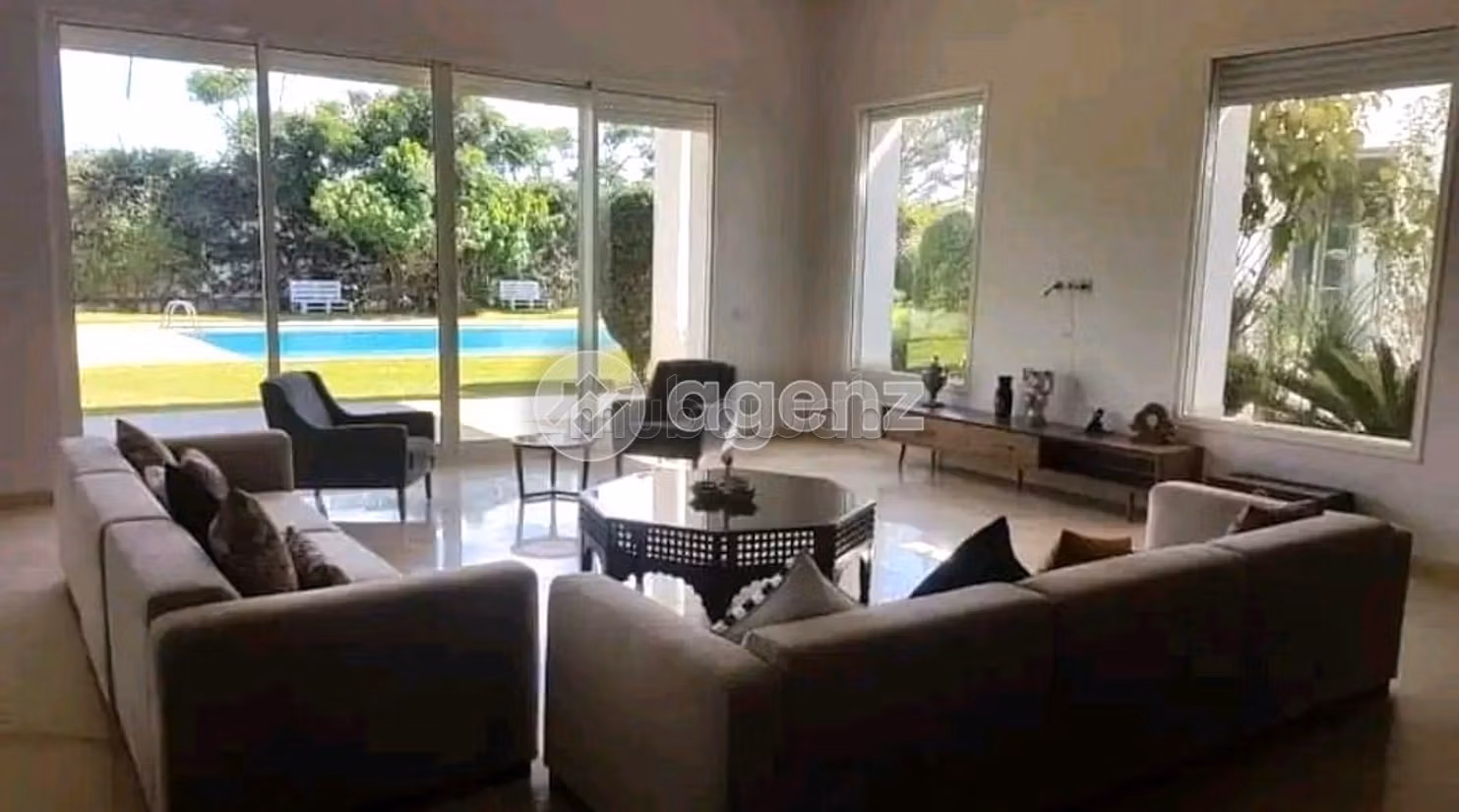 Villa di lusso in vendita. 5 camere. Terrazzo e giardino