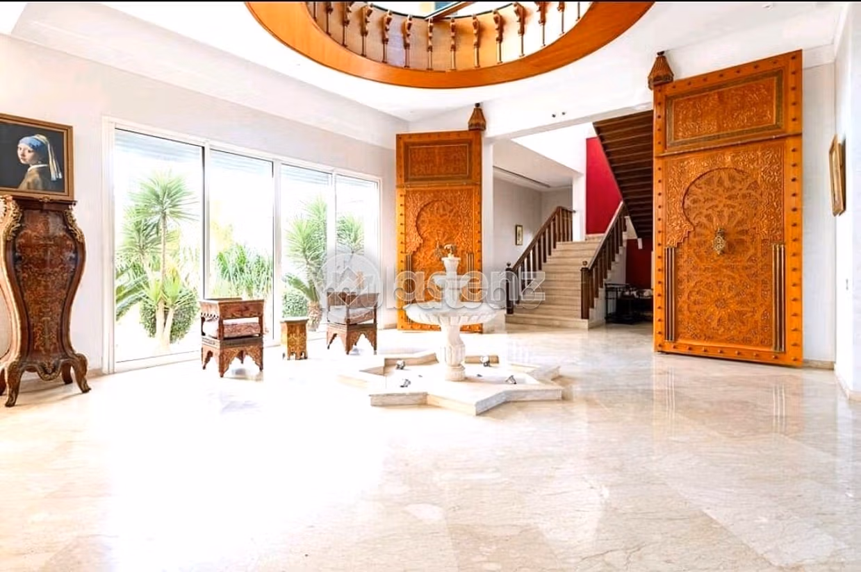 Villa di lusso in vendita. 5 camere. Terrazzo e giardino