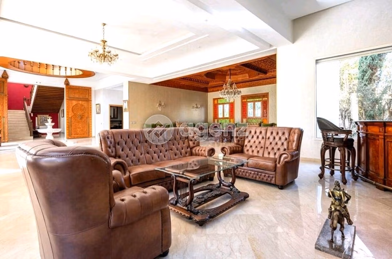 Villa di lusso in vendita. 5 camere. Terrazzo e giardino