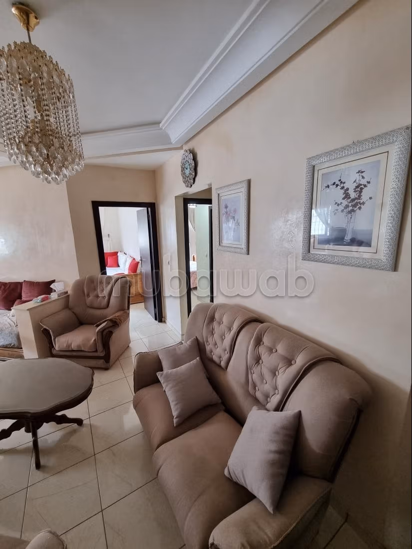 Bel appartement à vendre à Tilila.
Superficie 71 m².
Antenne parabolique, résidence sécurisée