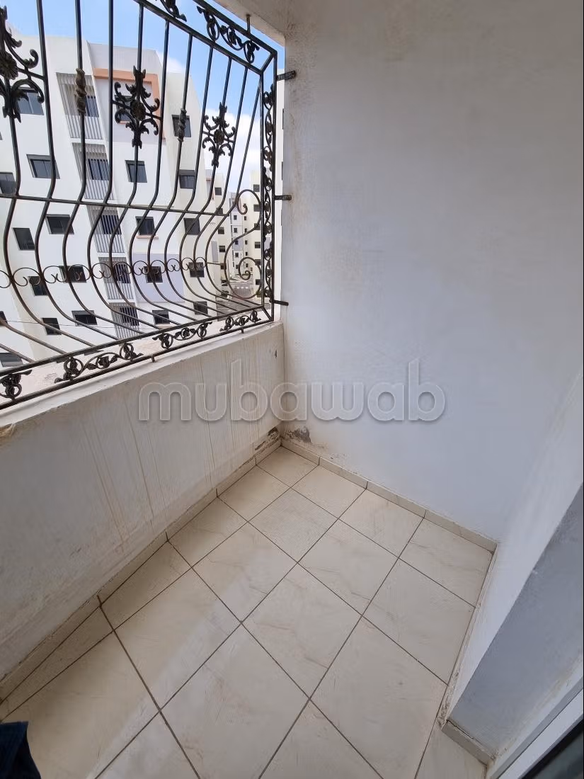 Bel appartement à vendre à Tilila.
Superficie 71 m².
Antenne parabolique, résidence sécurisée — 4