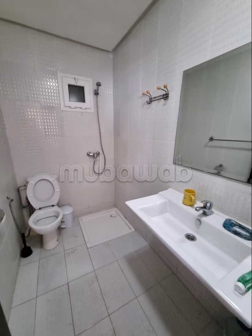 Bel appartement à vendre à Tilila.
Superficie 71 m².
Antenne parabolique, résidence sécurisée — 5