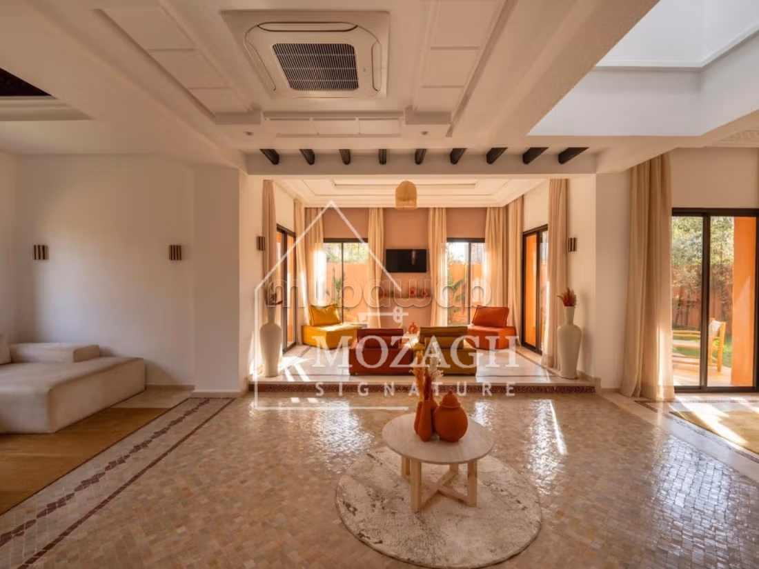 Magnificent 4-bedroom villa with heated pool
