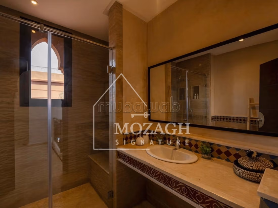 Magnificent 4-bedroom villa with heated pool