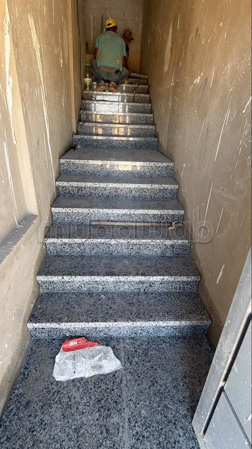 Des appartements et un local commercial à vendre