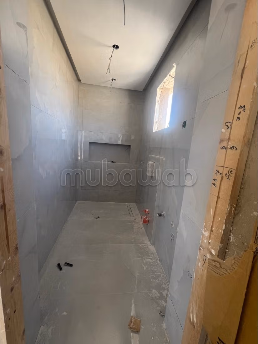 Des appartements et un local commercial à vendre