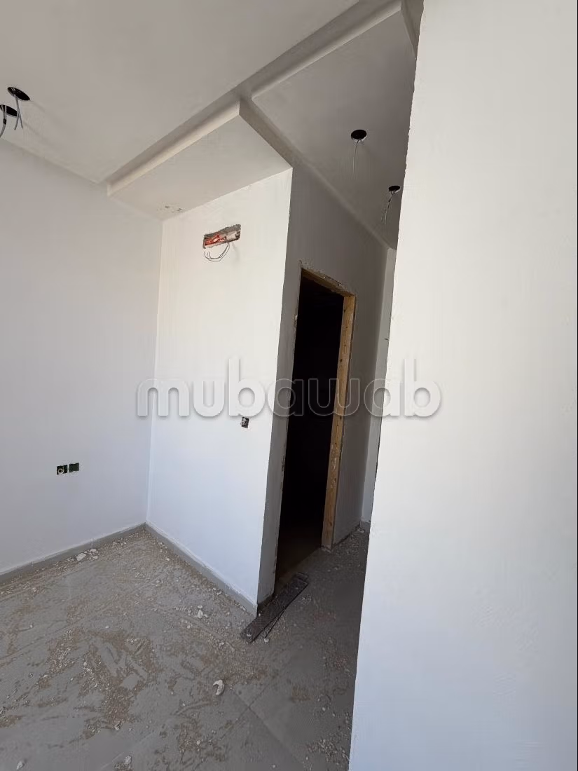 Des appartements et un local commercial à vendre
