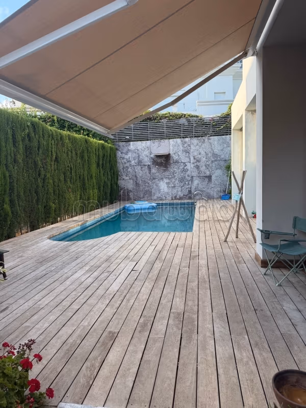 Magnifique villa avec piscine de 700m' à Californie