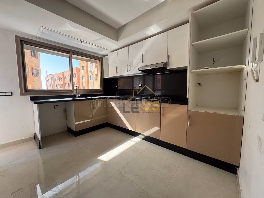 Très Bel Appartement À Louer À La Route De Casa — 4
