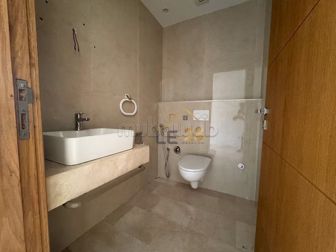 Très Bel Appartement À Louer À La Route De Casa — 5