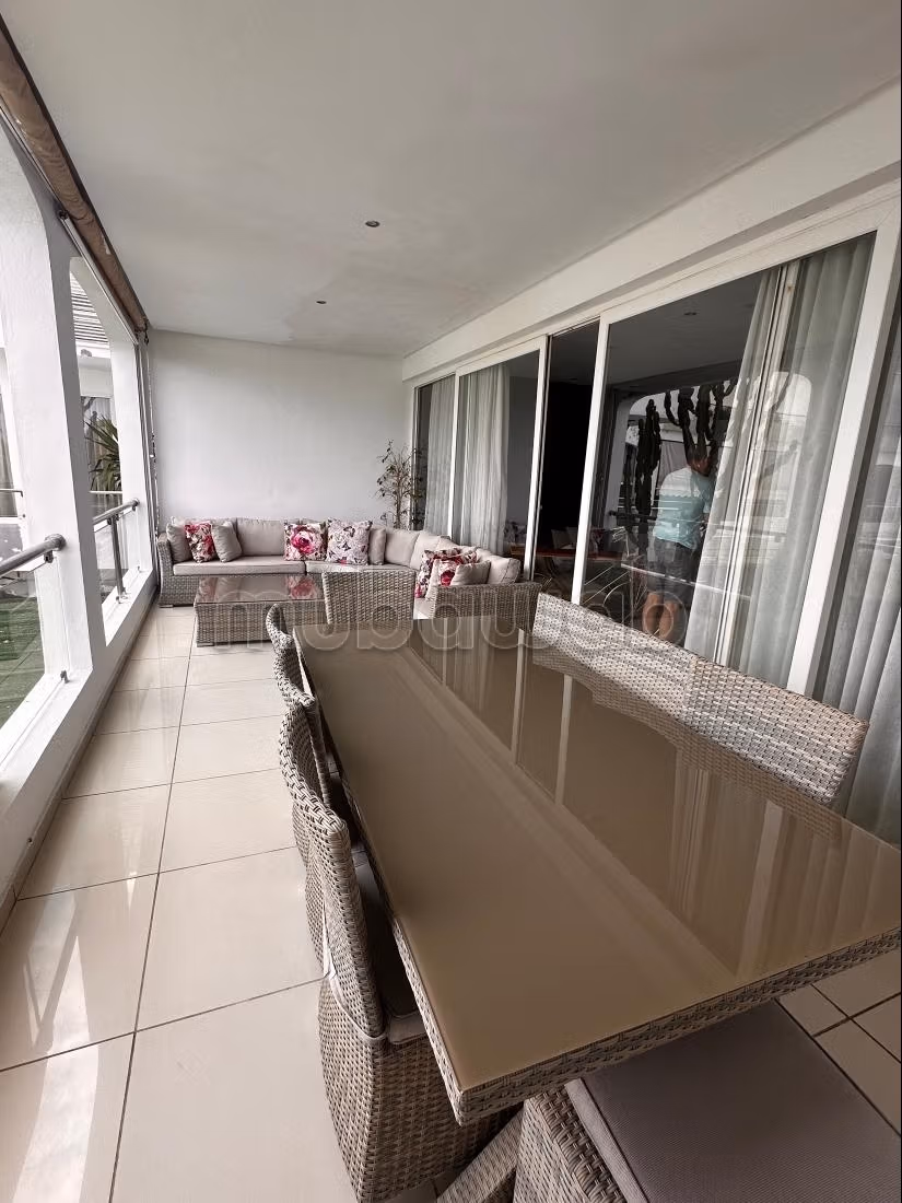 Imagine your new life between pool and beach...