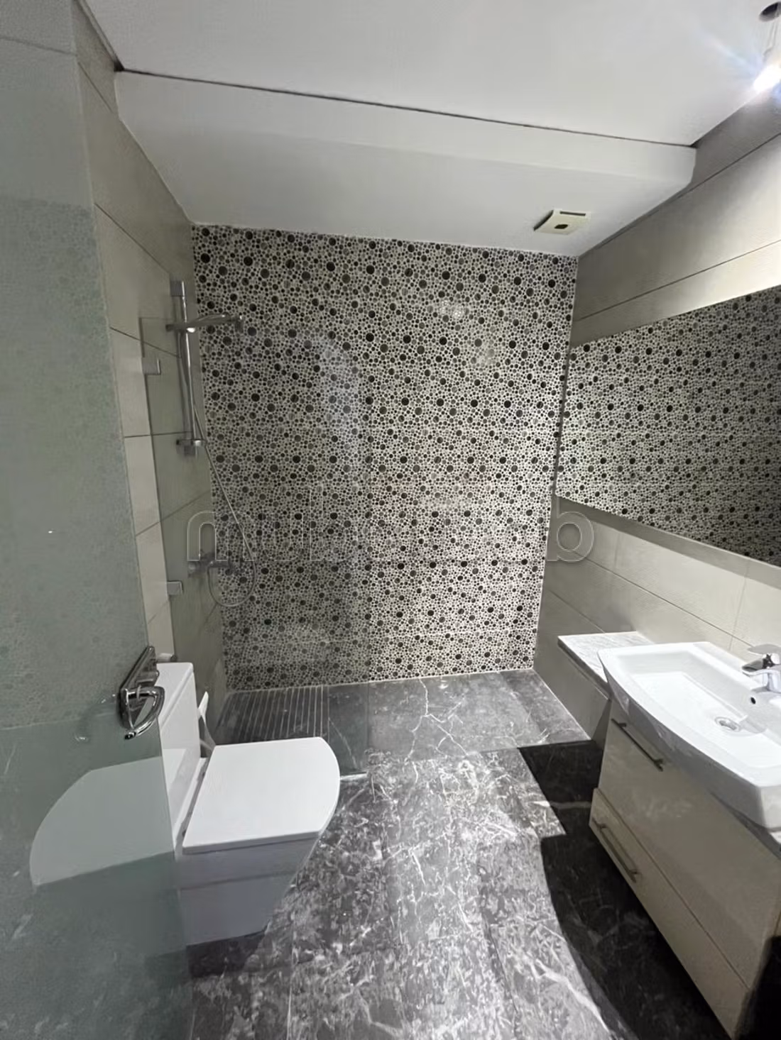 Bel Appartement Meublé à Louer — 6