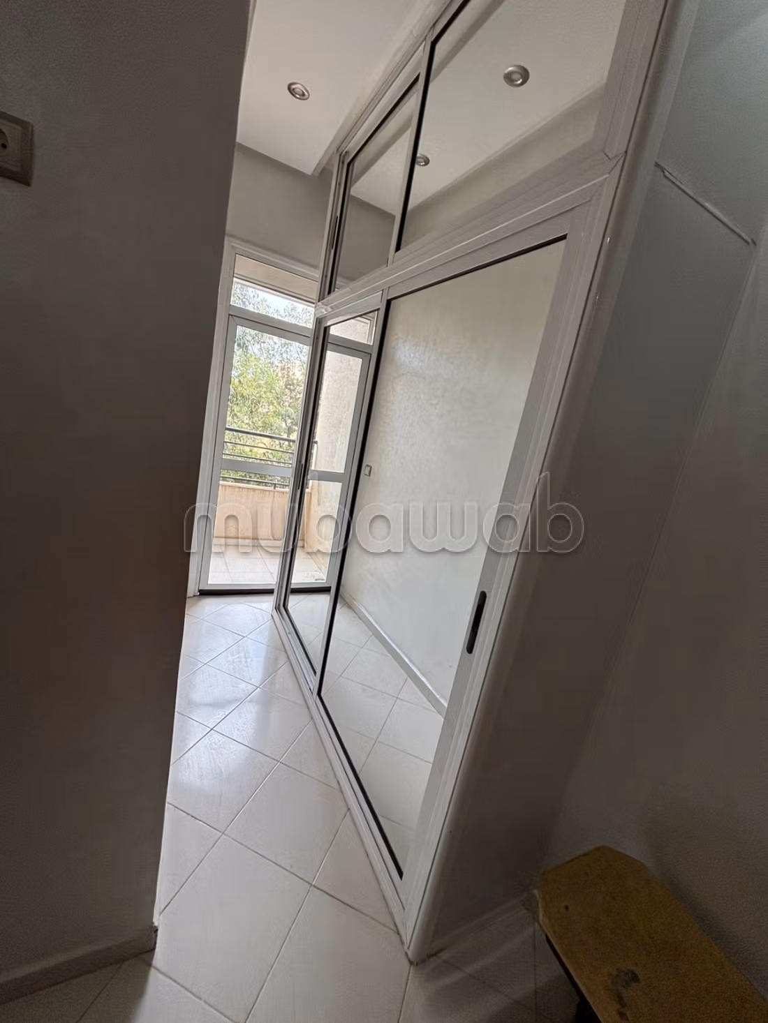 Alquila este apartamento en Hamria. Superficie total 43 m². Terraza y ascensor