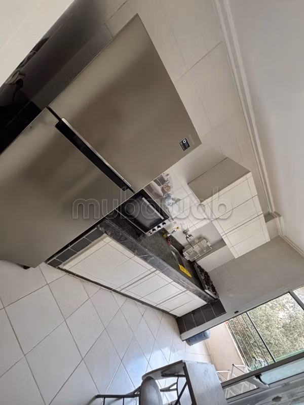 Louez cet appartement à Hamria. 
Surface totale 43 m². 
Terrasse et ascenseur