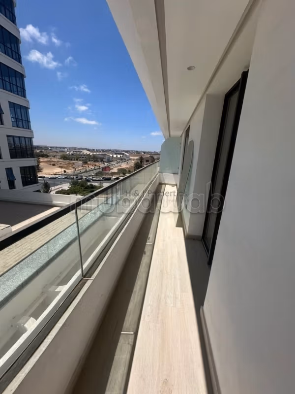 T3 vide 116 m² – 2 chambres – terrasse