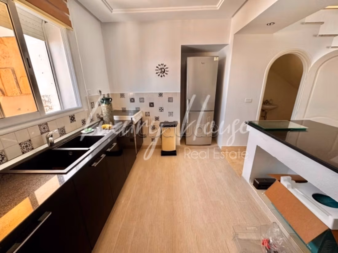 Duplex S3 arredato con terrazza nel cuore di Sidi Bou