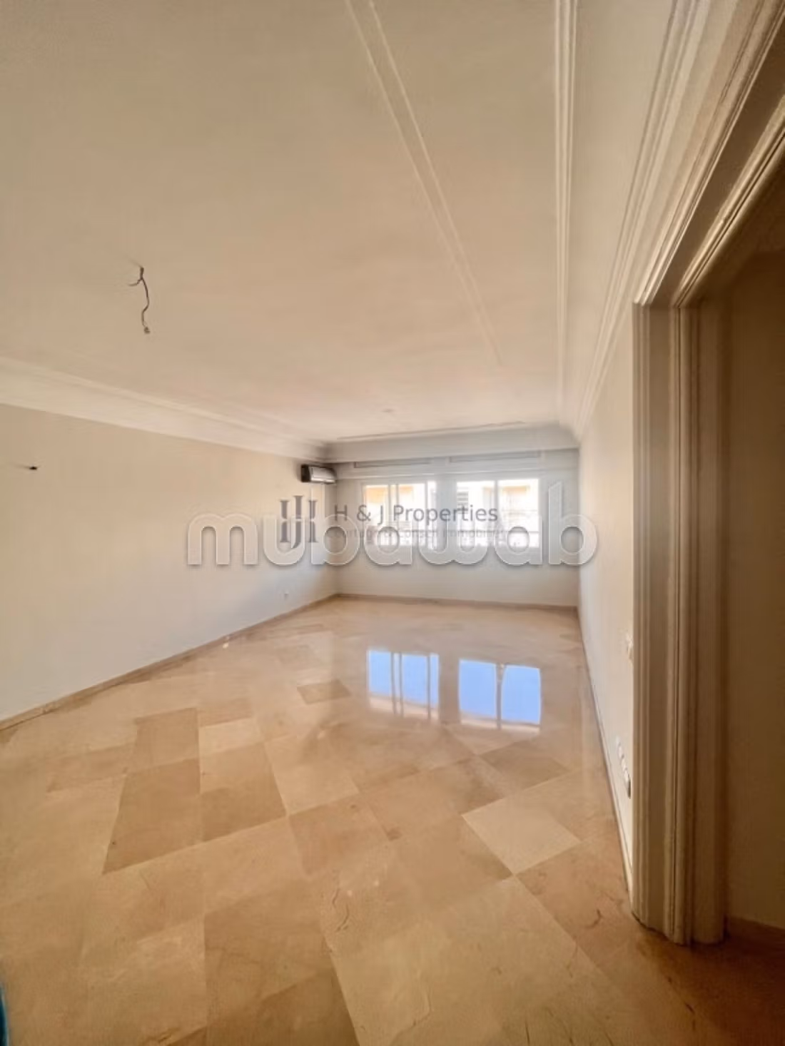 T4 vide 140 m² – 3 chambres – grande terrasse — 3