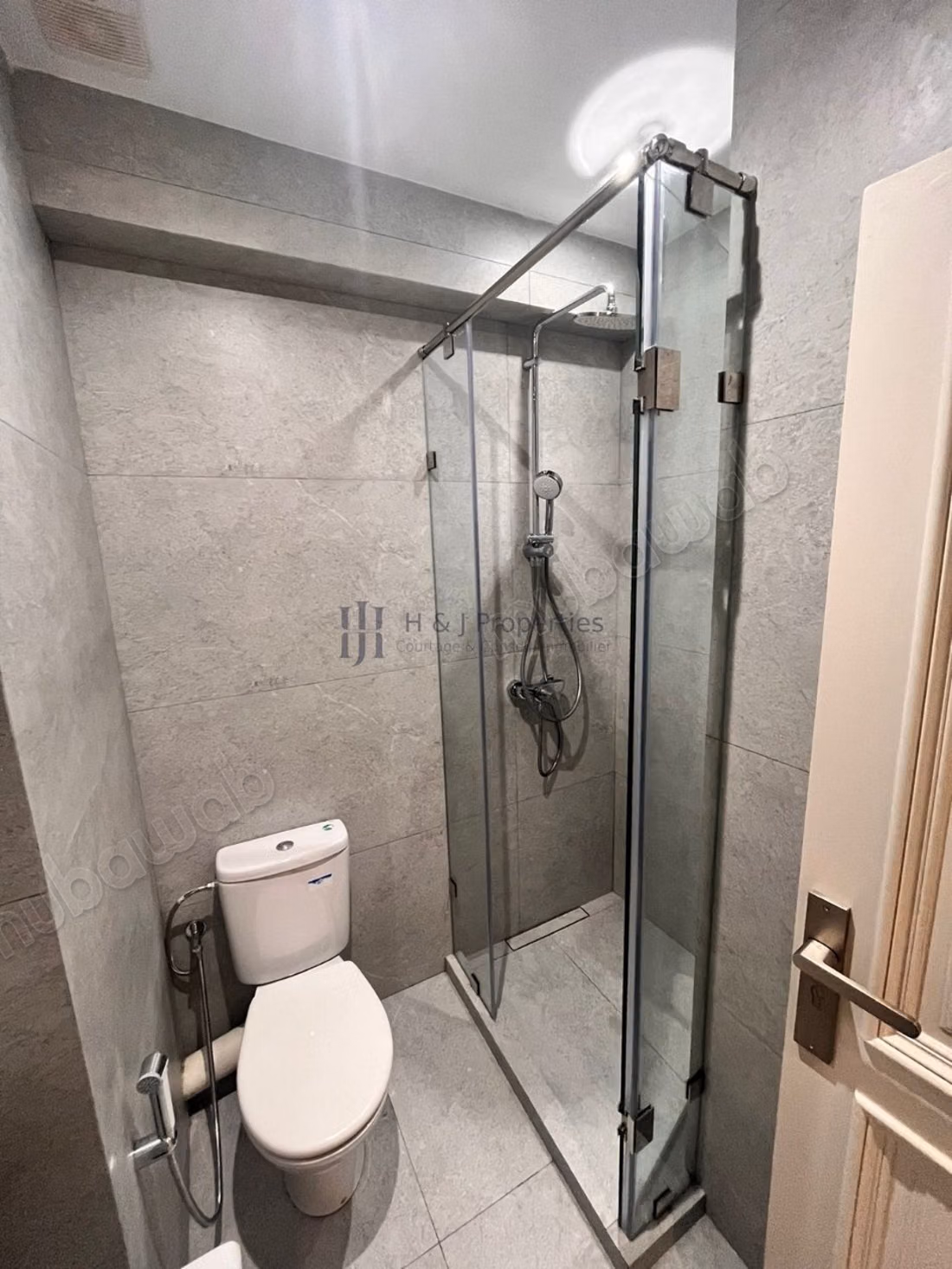 T4 vide 140 m² – 3 chambres – grande terrasse
