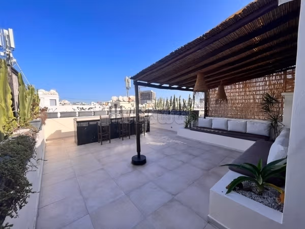 T4 vide 140 m² – 3 chambres – grande terrasse