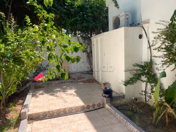 Vente villa conviens bur ou hab a el menzah 1