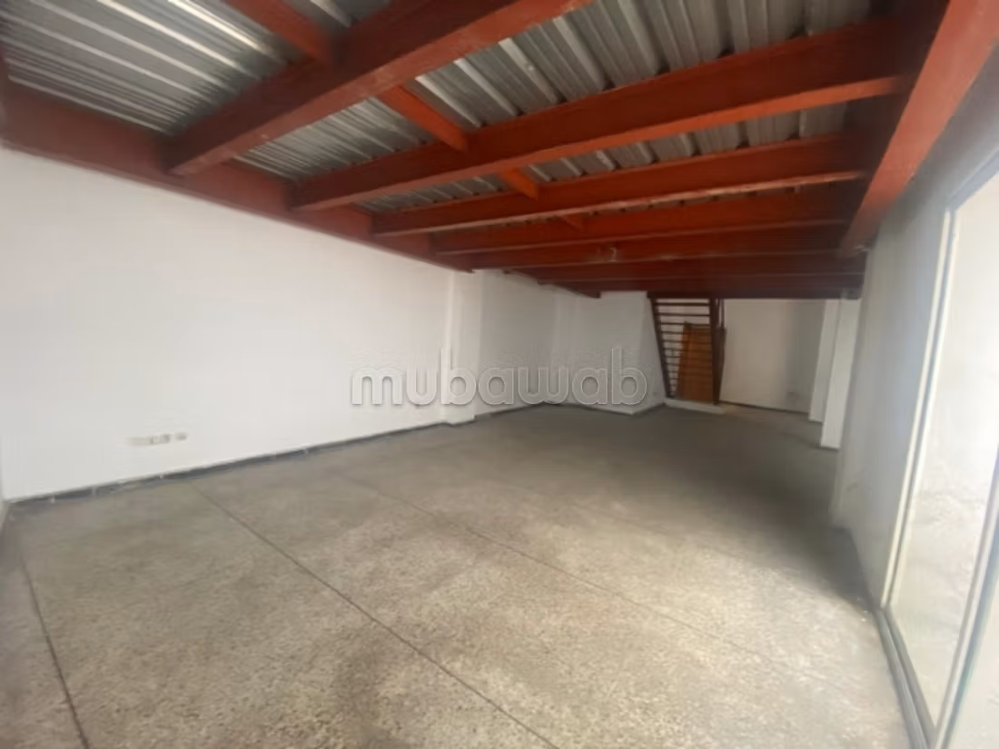 Bureau en vente palmier en face paul