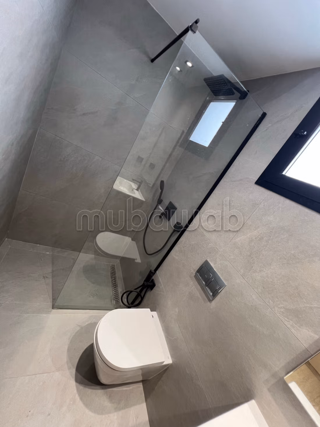 Appartement à l'achat à Riadh.
Surface de 69 m².
Porte blindée et système de double vitrage