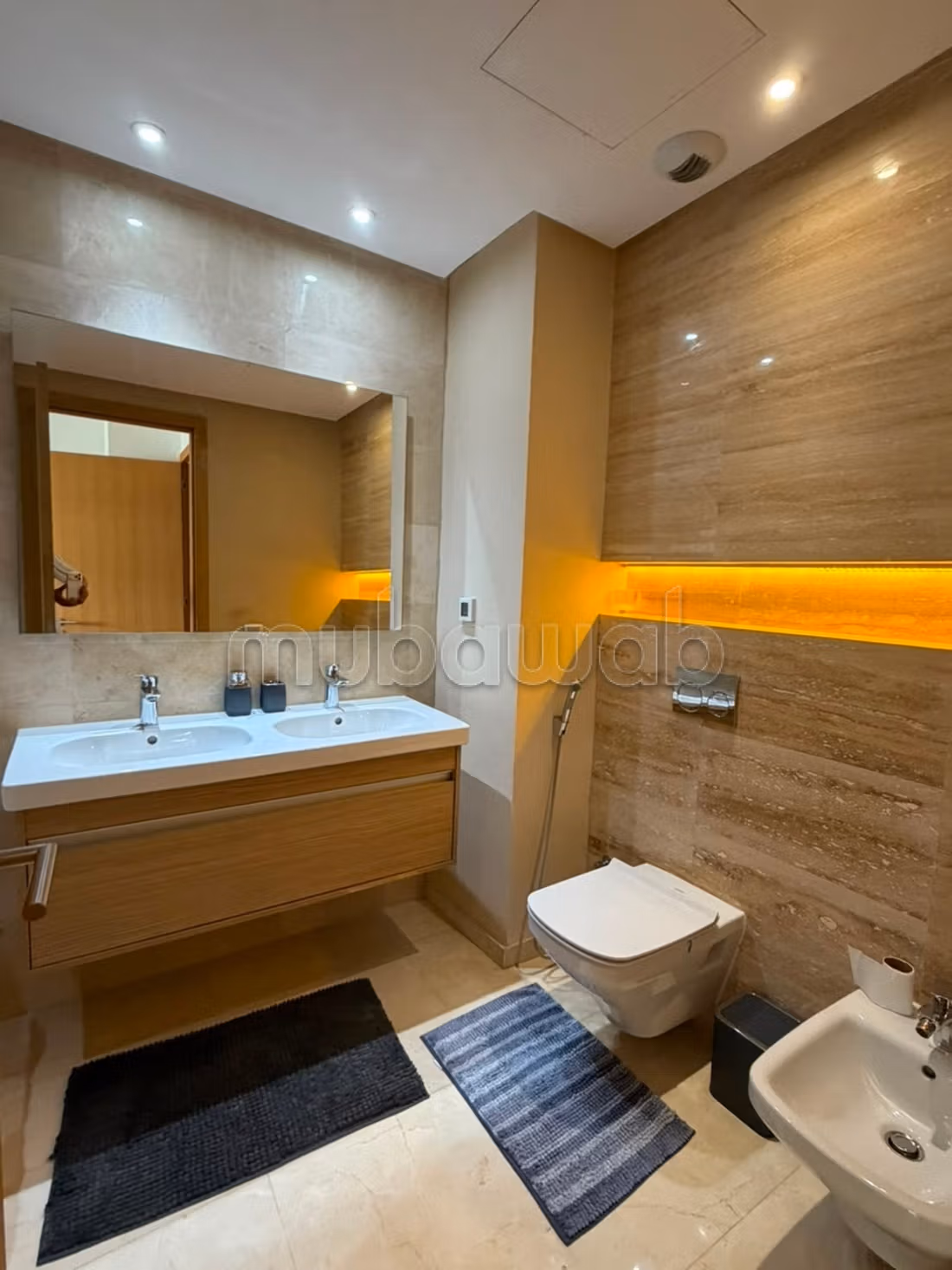 Appartement à louer à Souissi.
Surface totale 130 m².
Meublé — 2
