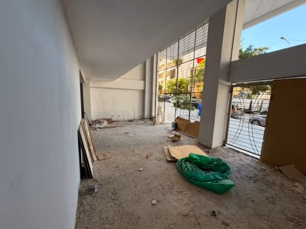 Spacieux local commercial, quartier administratif