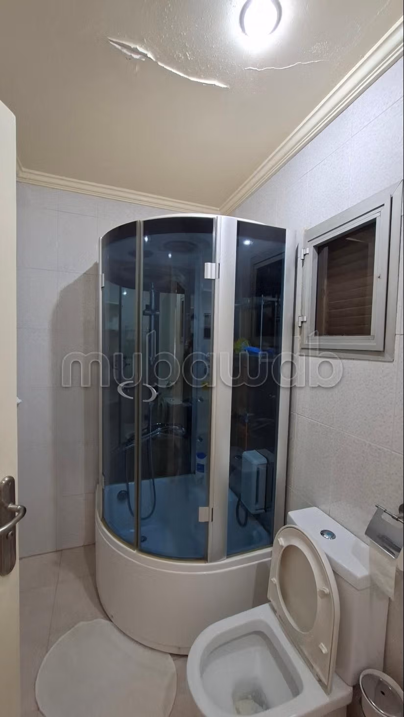 Apt 95 m² plein sud 
2 chambres proche port — 3