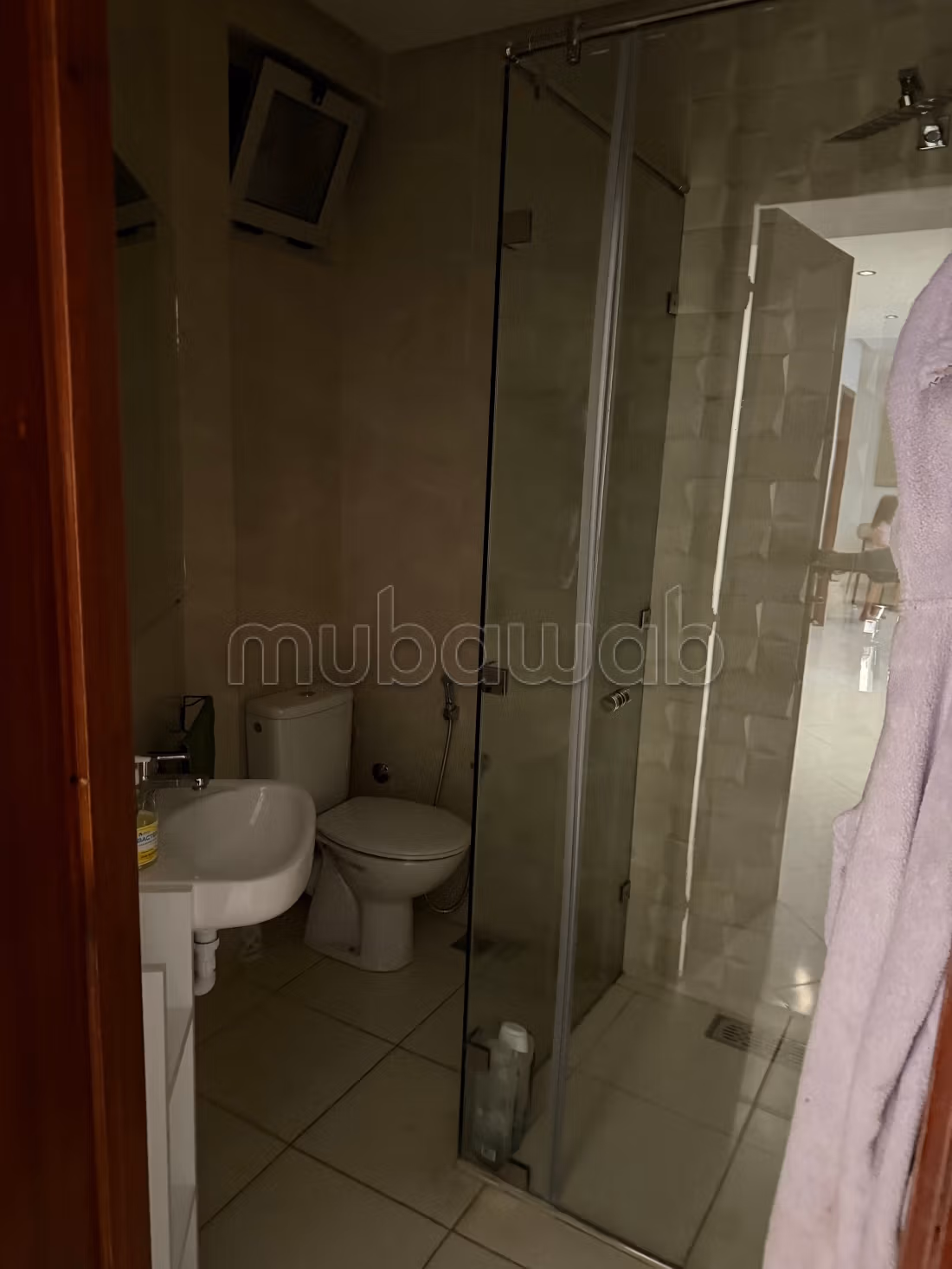 Louez cet appartement à Riyad. 
3 belles chambres. 
Avec ascenseur — 2